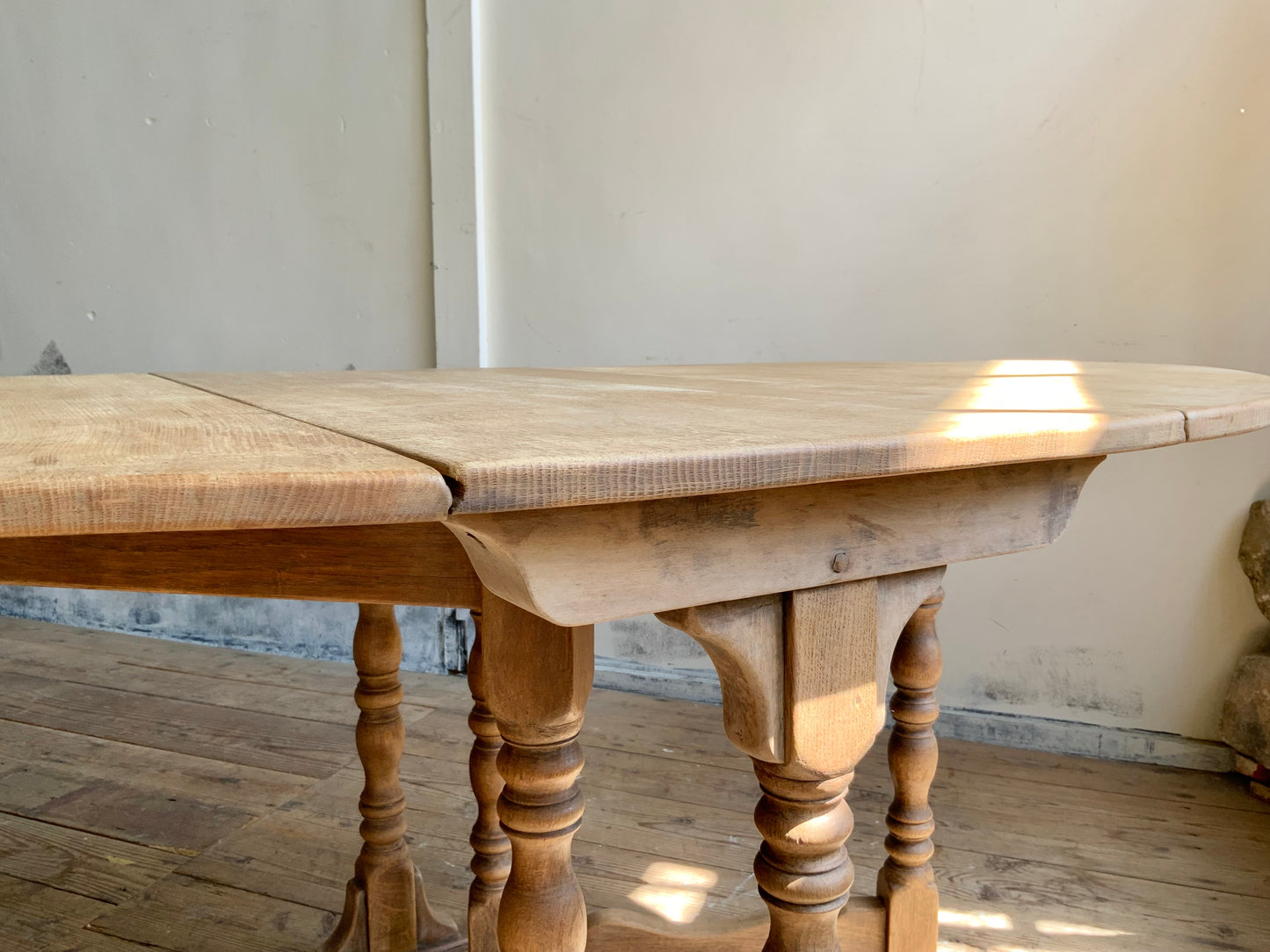 ゲートレッグテーブル