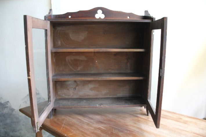 ガラスキャビネット