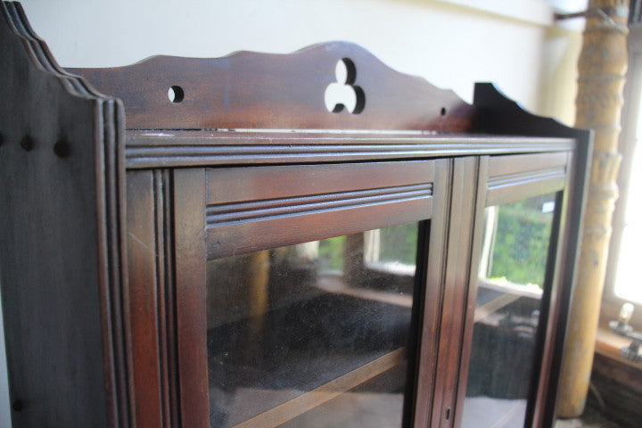 ガラスキャビネット