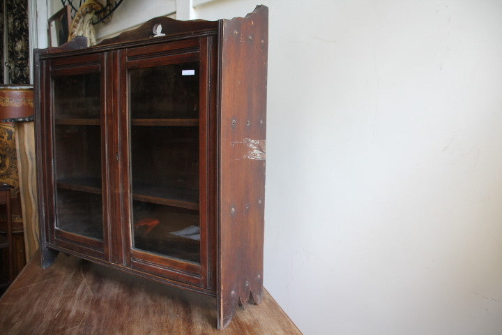 ガラスキャビネット