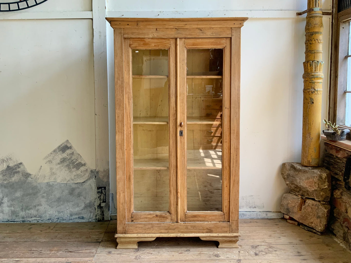 オールドパインガラスキャビネット