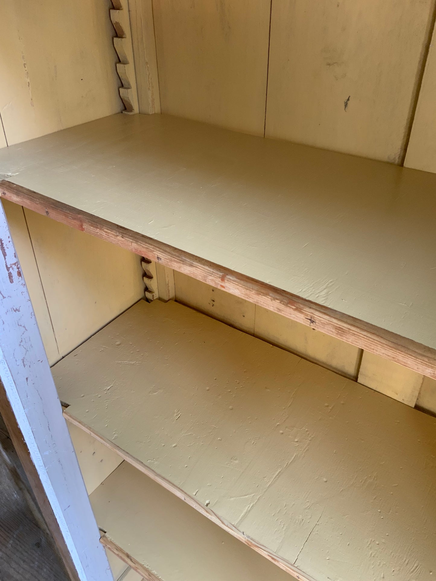 オールドパインガラスキャビネット