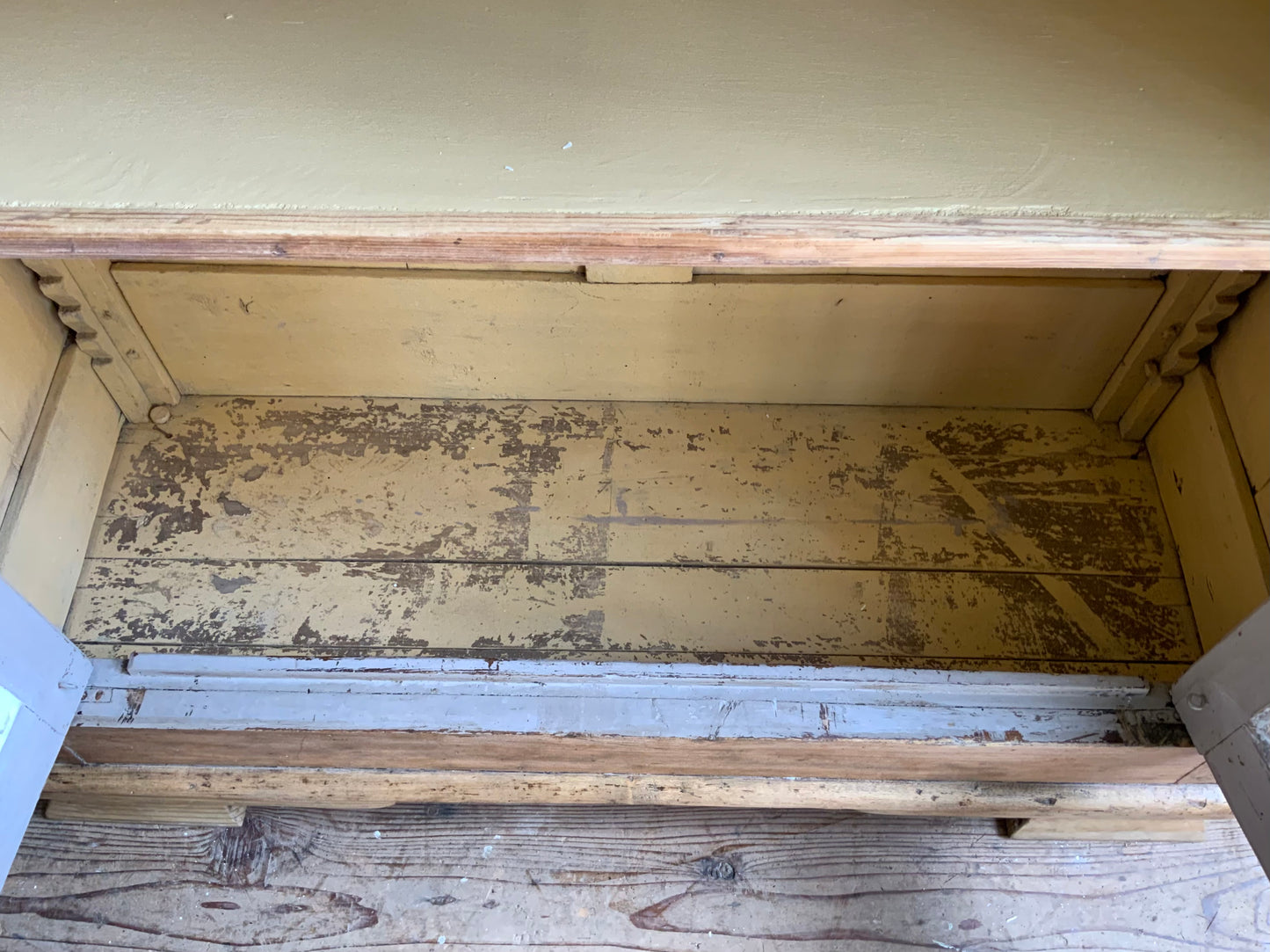 オールドパインガラスキャビネット