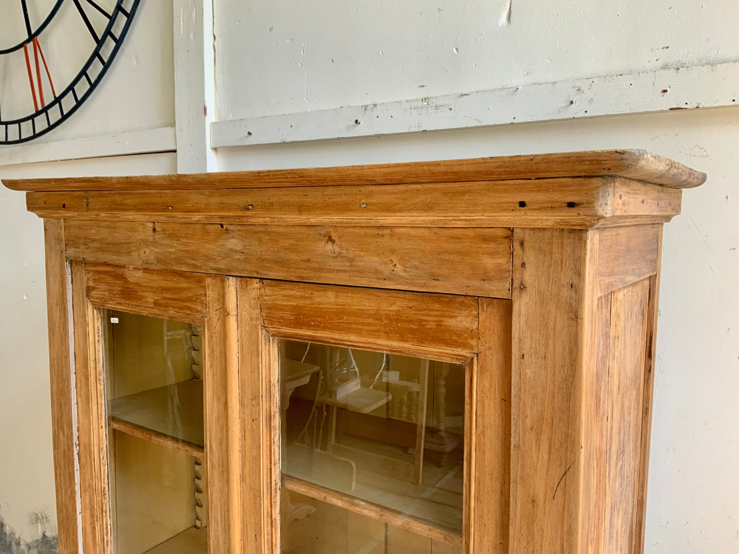 オールドパインガラスキャビネット