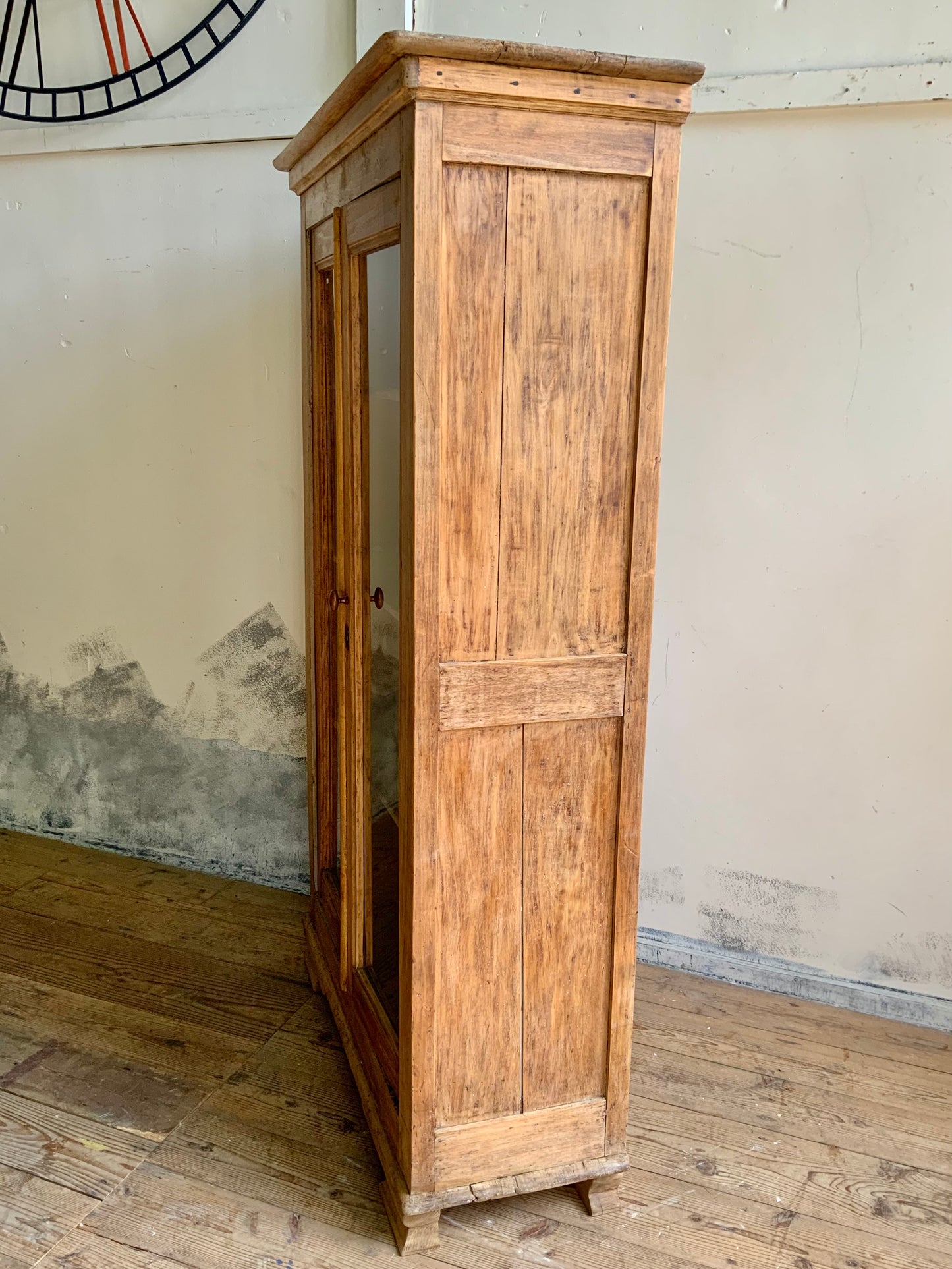 オールドパインガラスキャビネット