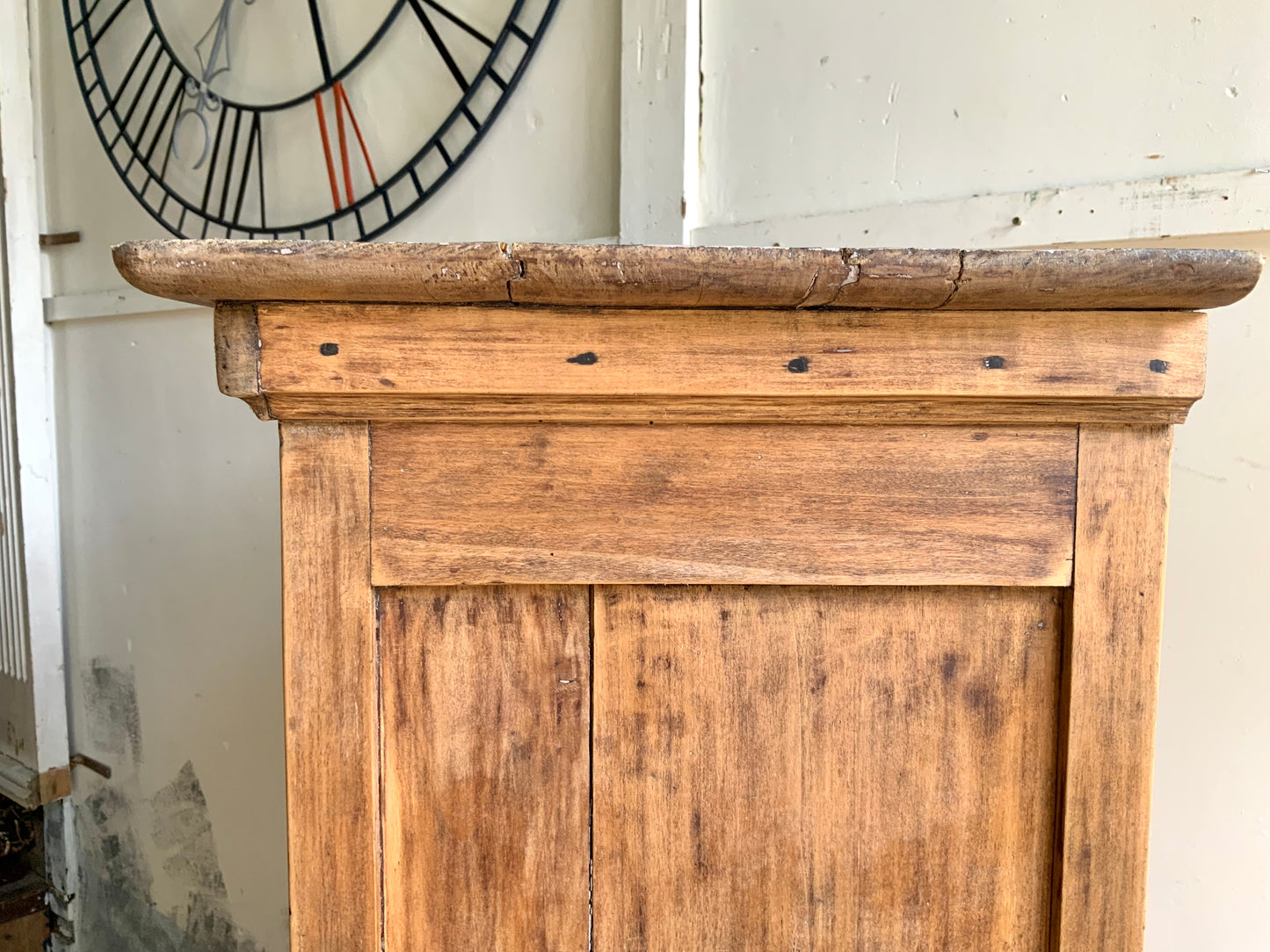 オールドパインガラスキャビネット