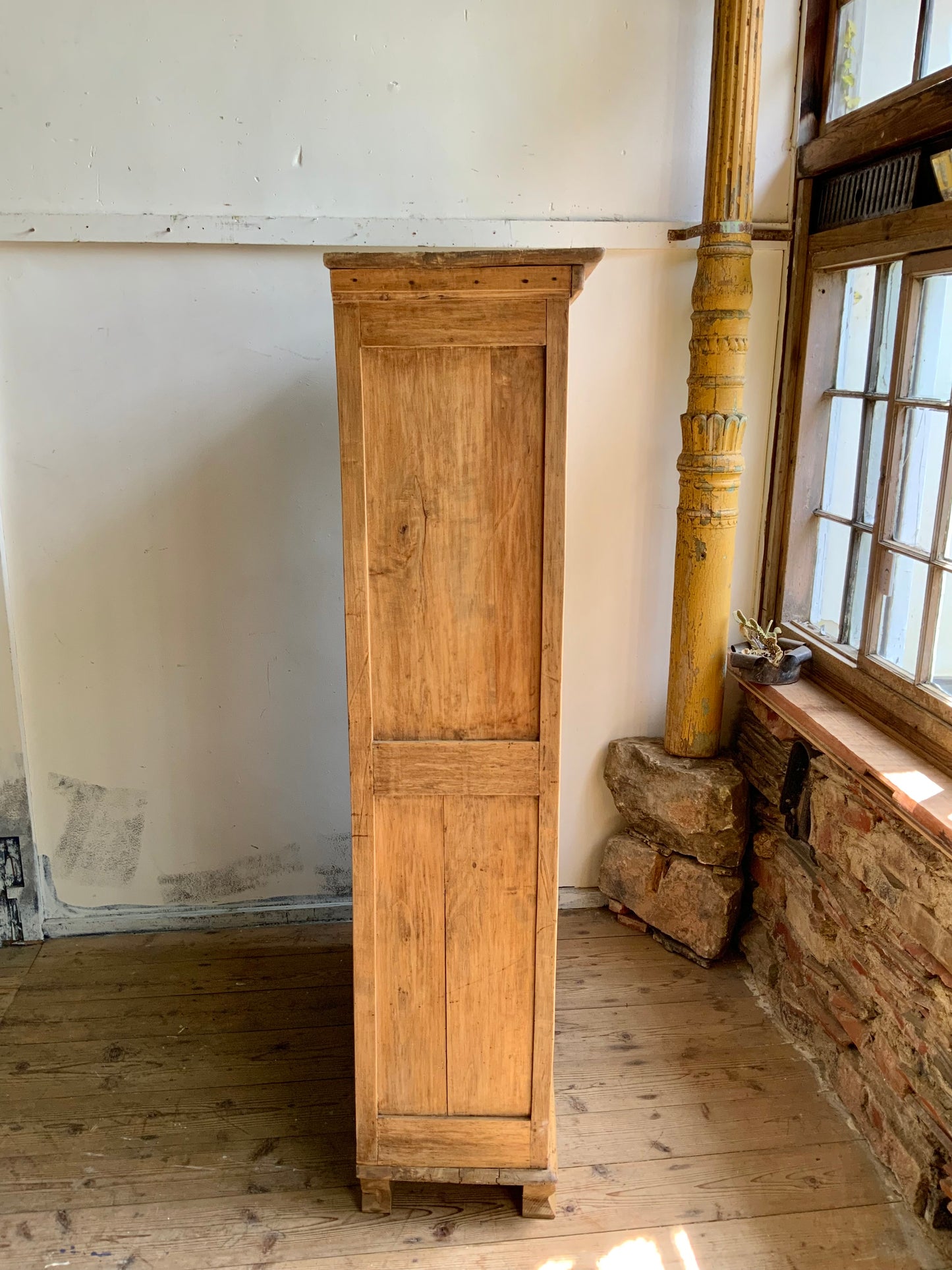 オールドパインガラスキャビネット