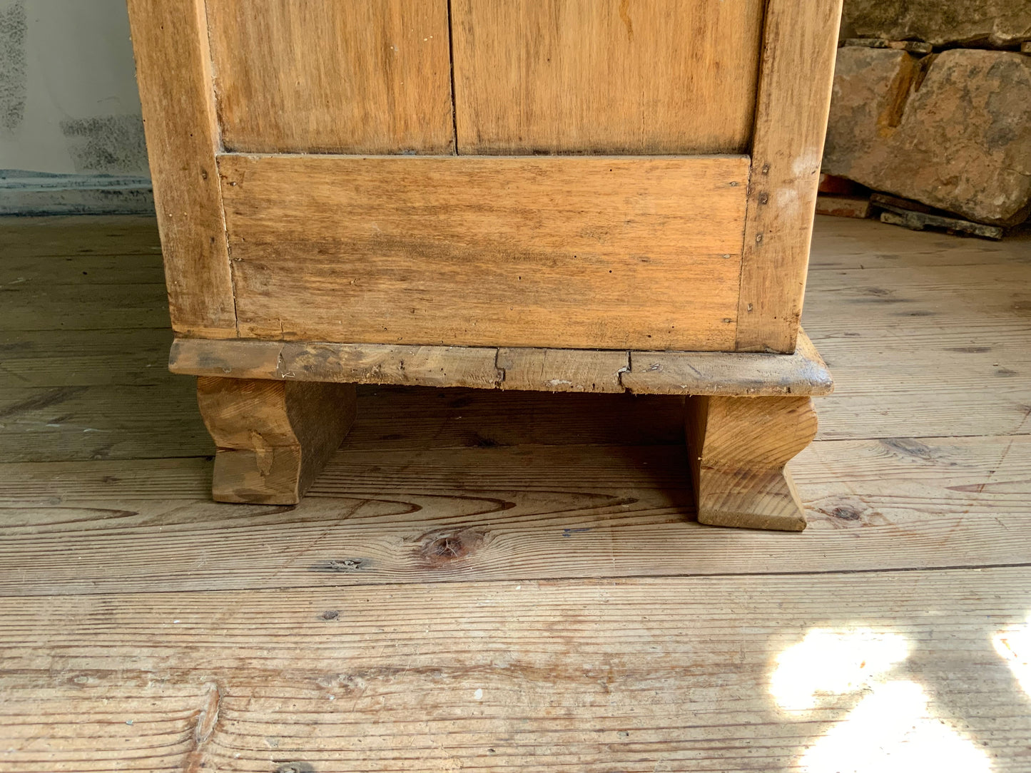 オールドパインガラスキャビネット