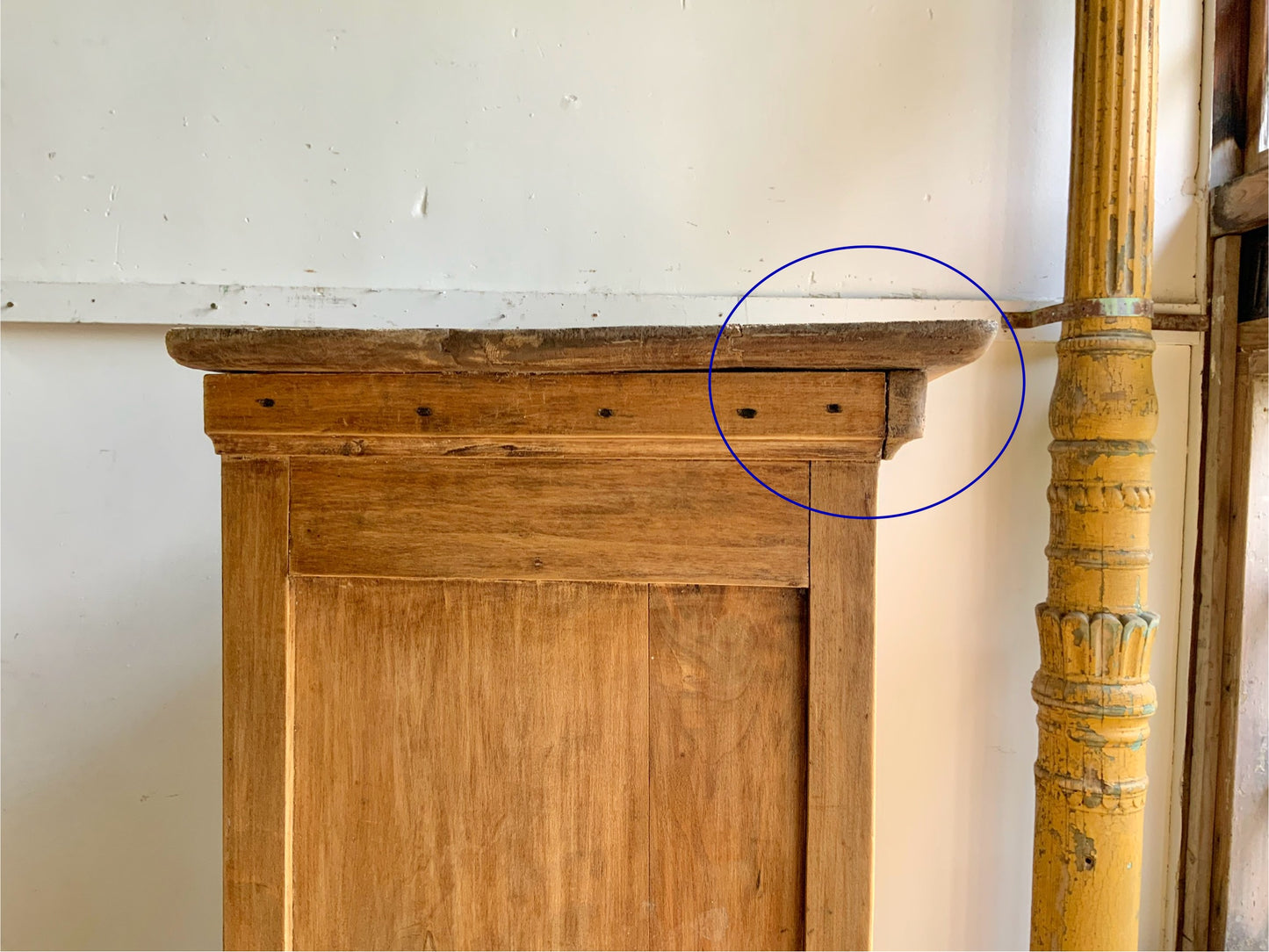 オールドパインガラスキャビネット