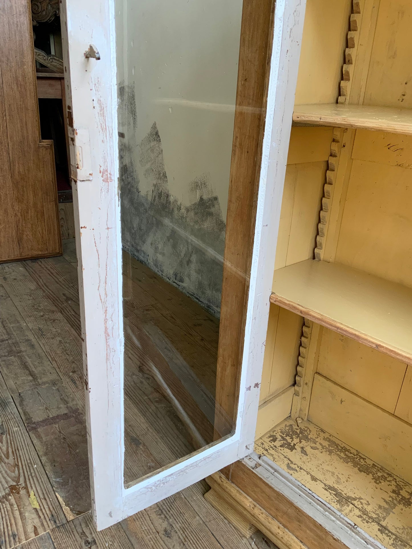 オールドパインガラスキャビネット