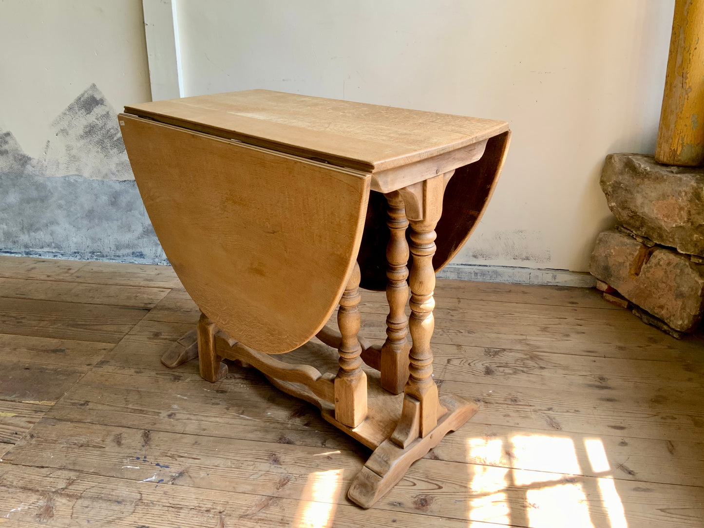 ゲートレッグテーブル