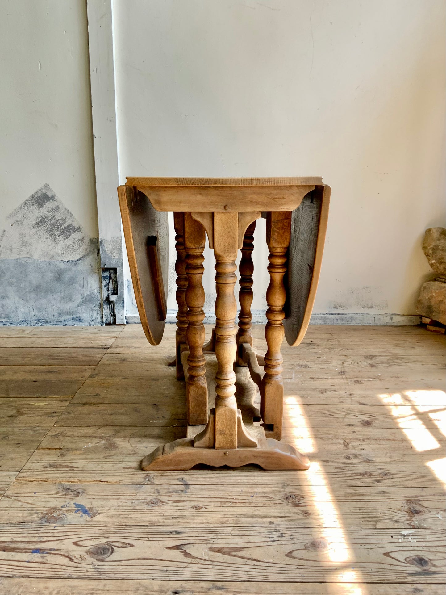 ゲートレッグテーブル