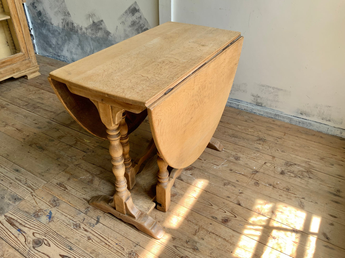 ゲートレッグテーブル