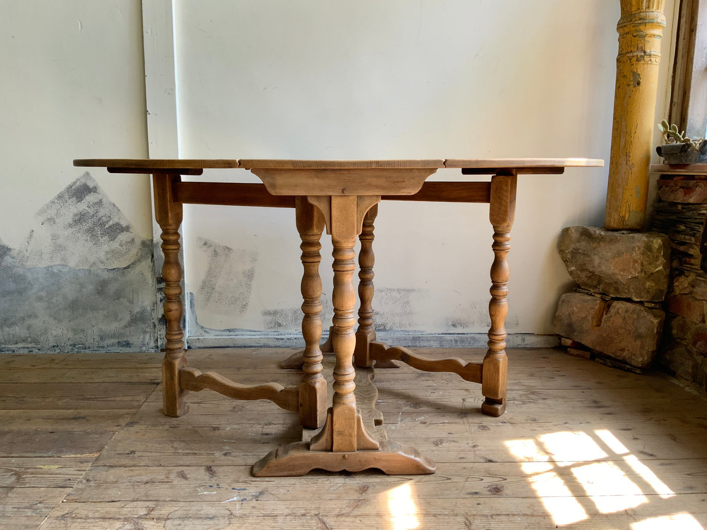 ゲートレッグテーブル