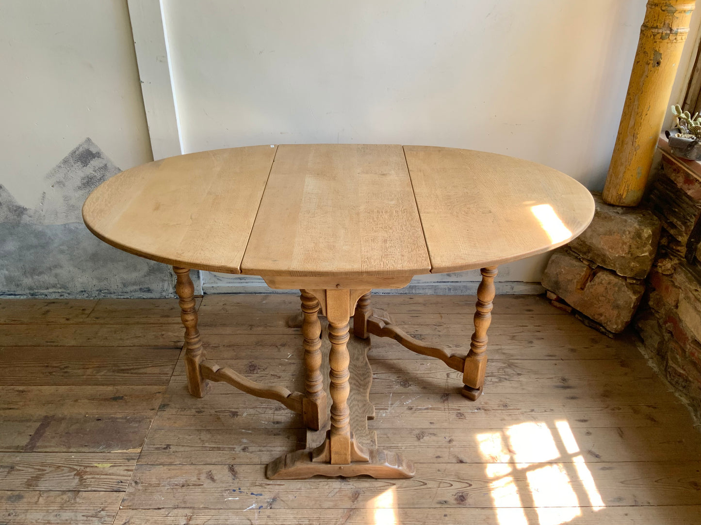 ゲートレッグテーブル