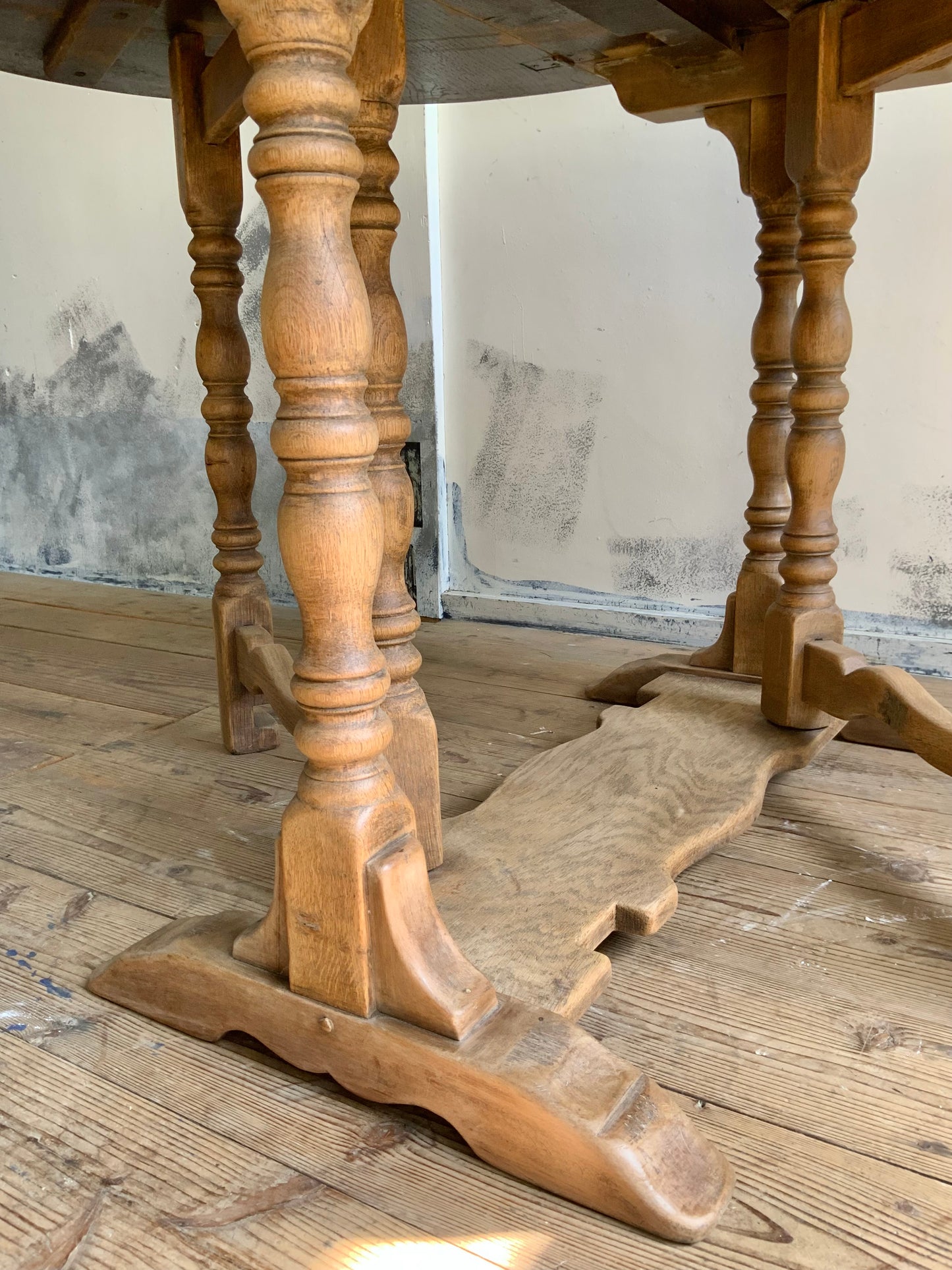 ゲートレッグテーブル