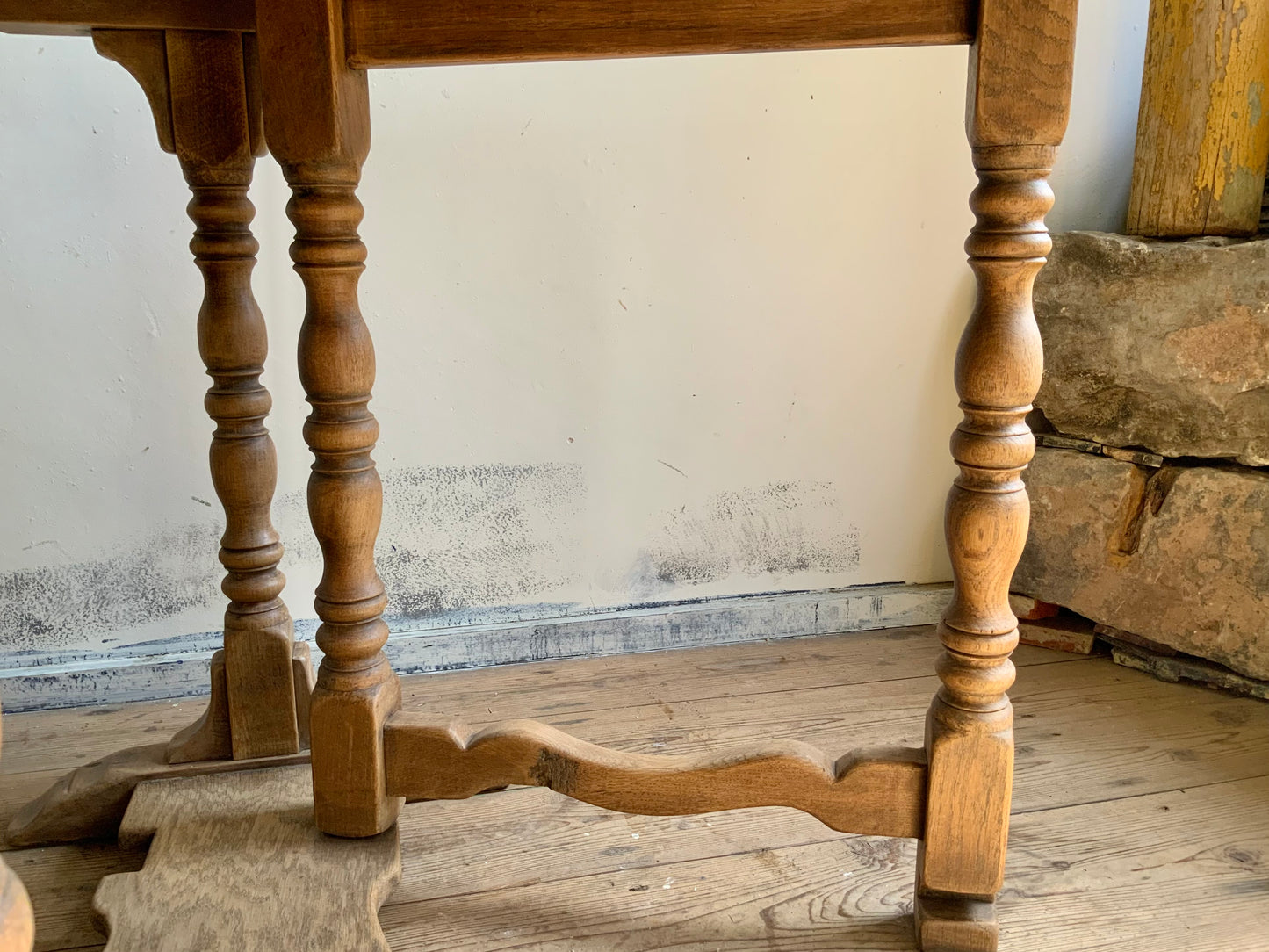 ゲートレッグテーブル