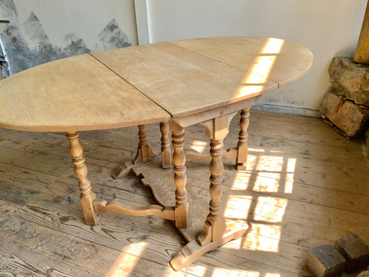 ゲートレッグテーブル