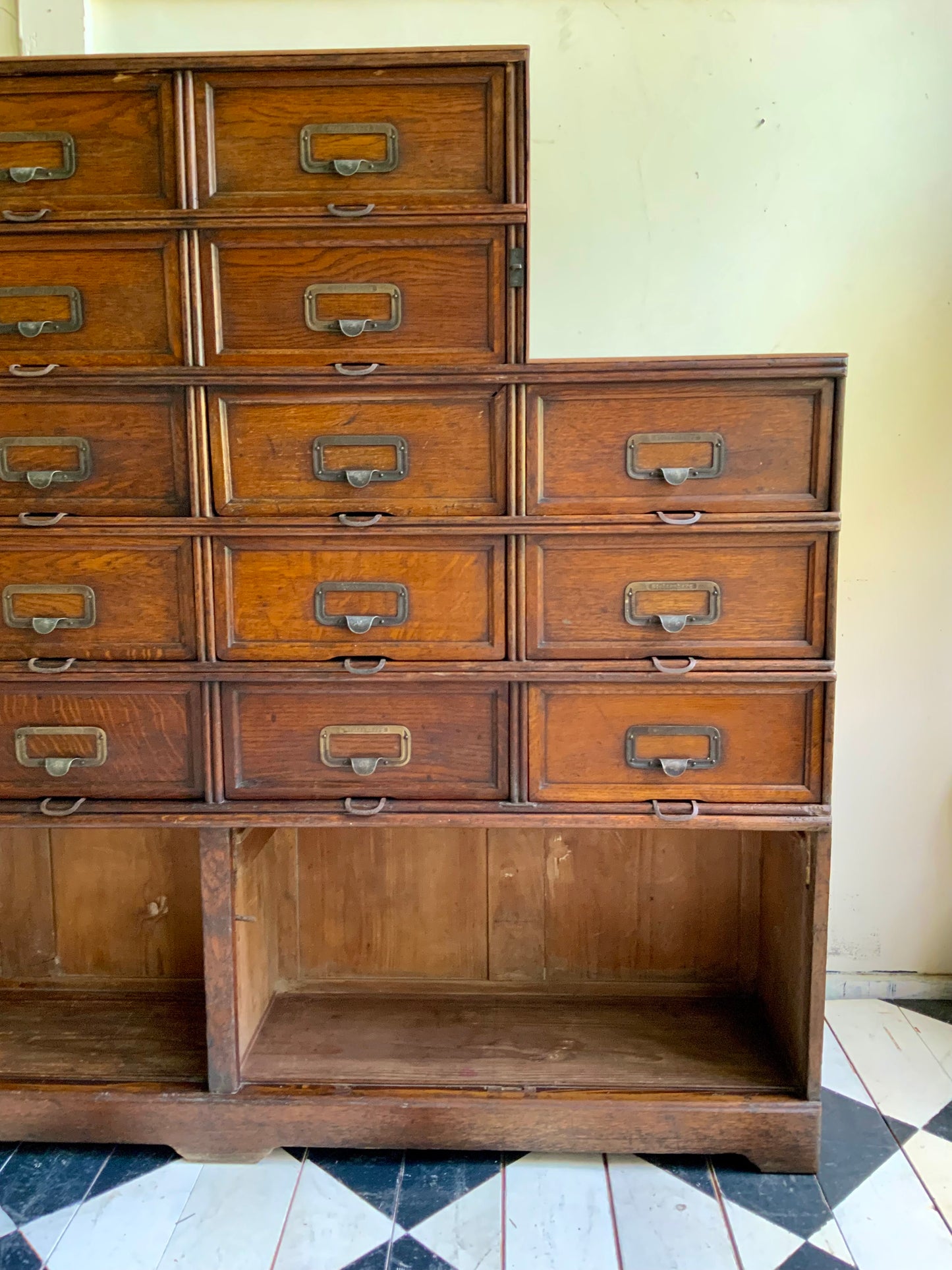 ファイリングキャビネット   by stolzenberg