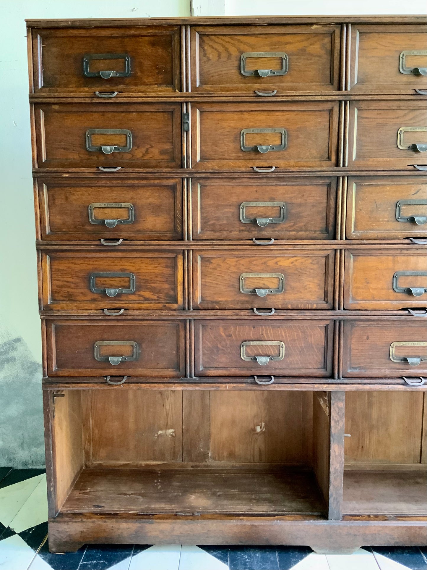 ファイリングキャビネット   by stolzenberg