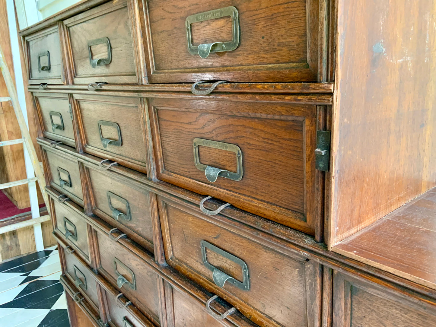 ファイリングキャビネット   by stolzenberg