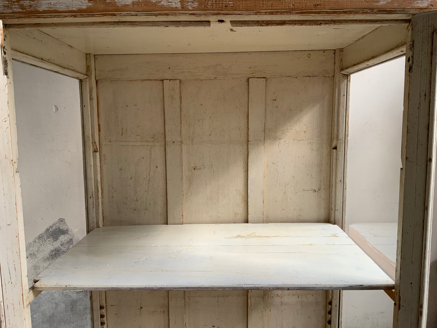 ガラスキャビネット