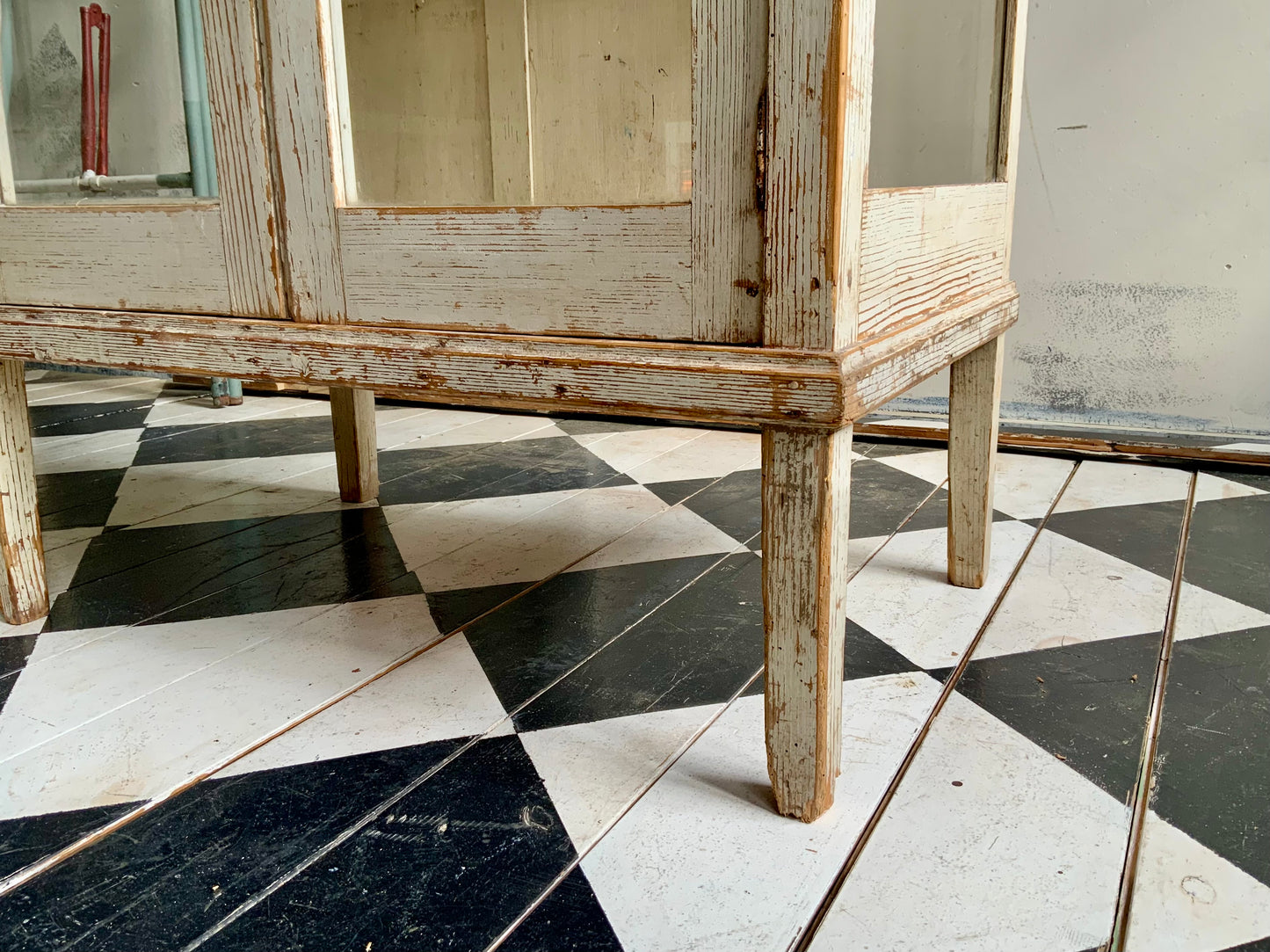 ガラスキャビネット