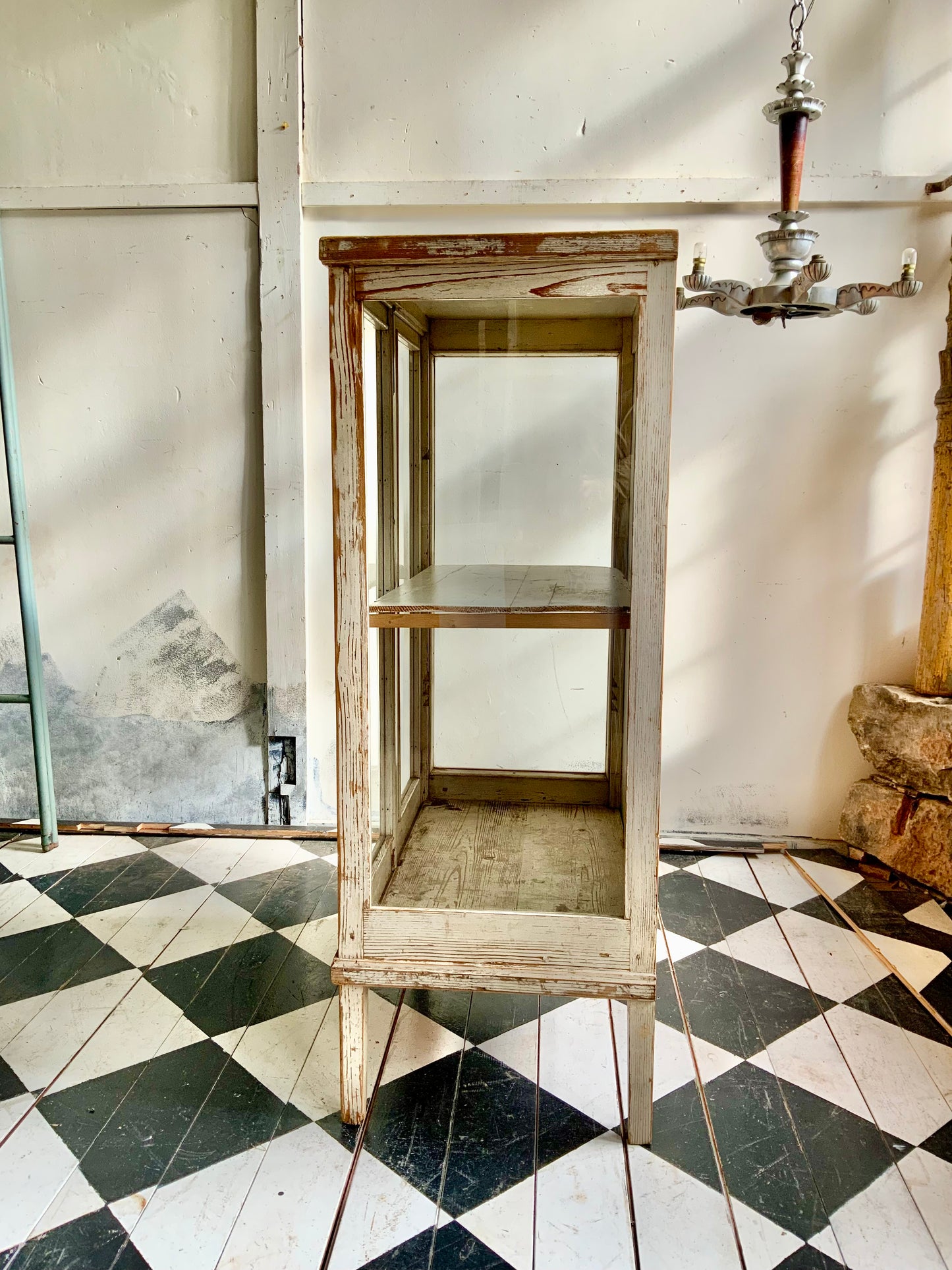 ガラスキャビネット