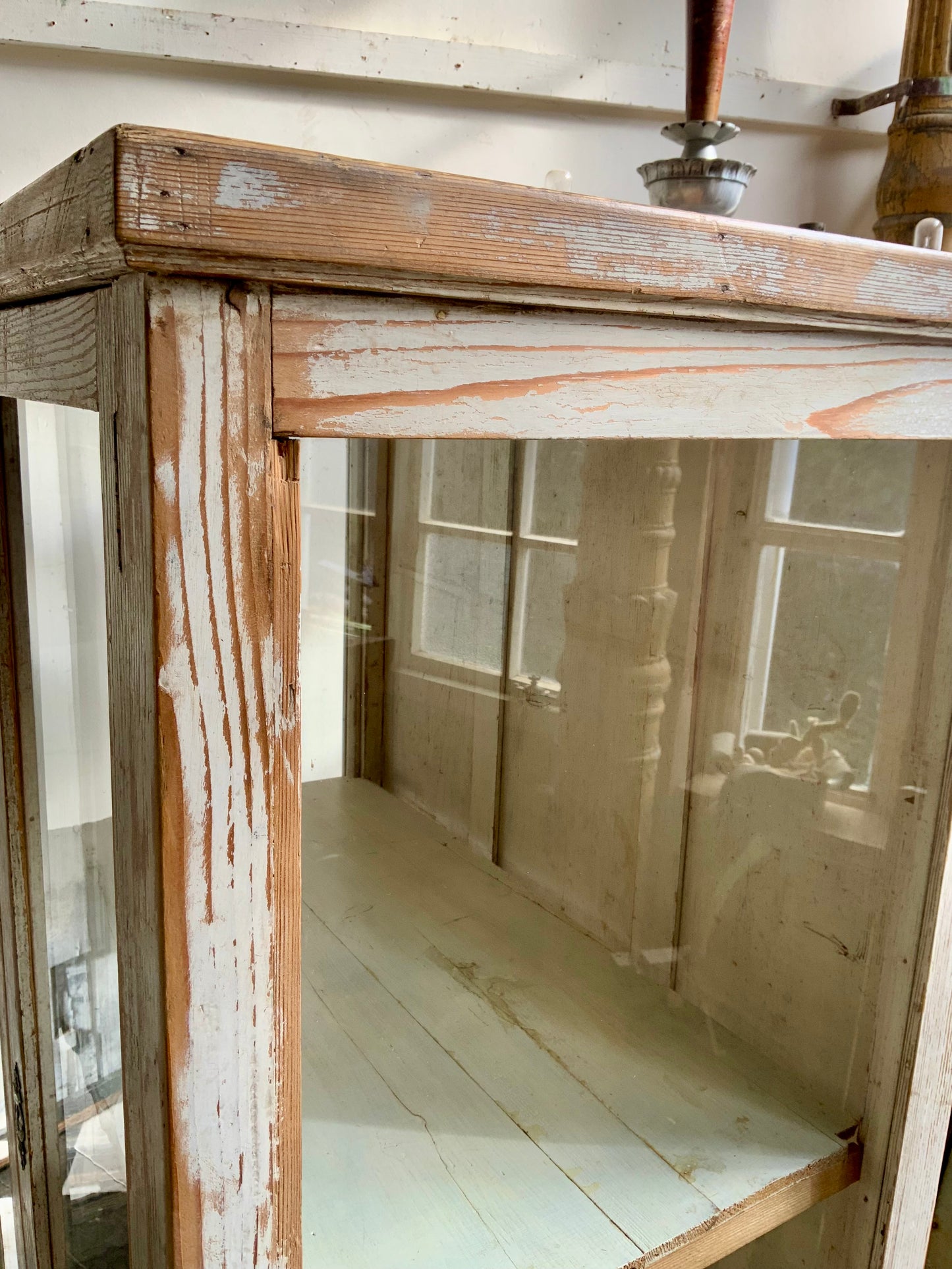 ガラスキャビネット